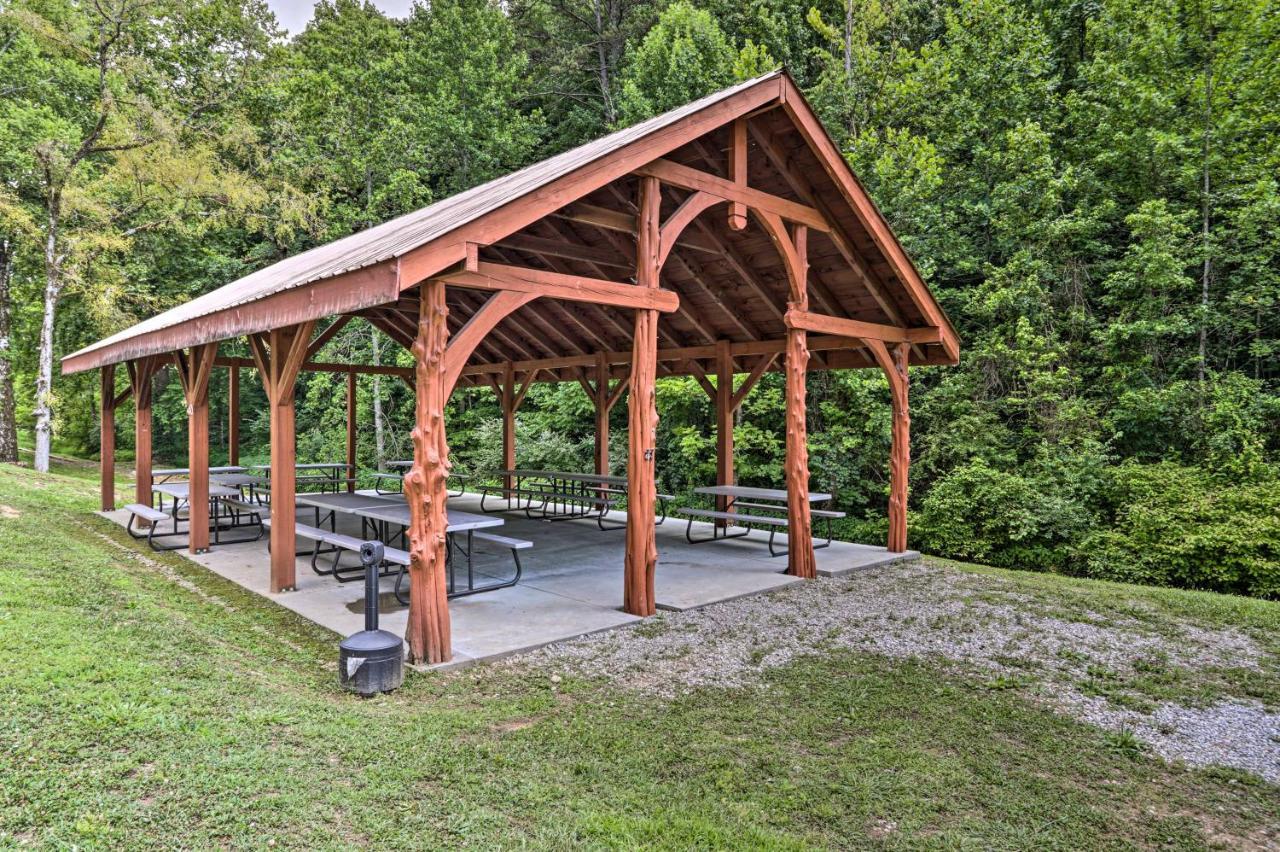 Pigeon Forge Getaway With Covered Patio And Hot Tub! Экстерьер фото